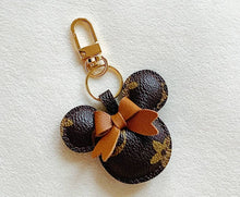 Load image into Gallery viewer, Magical Mouse Keychain-Brown
